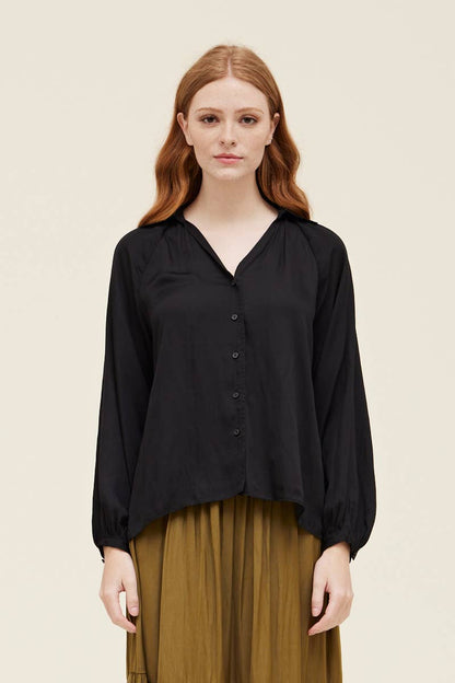 Grade & Gather - 41458PP - COLLARED SATIN BLOUSE: MILK / LARGE