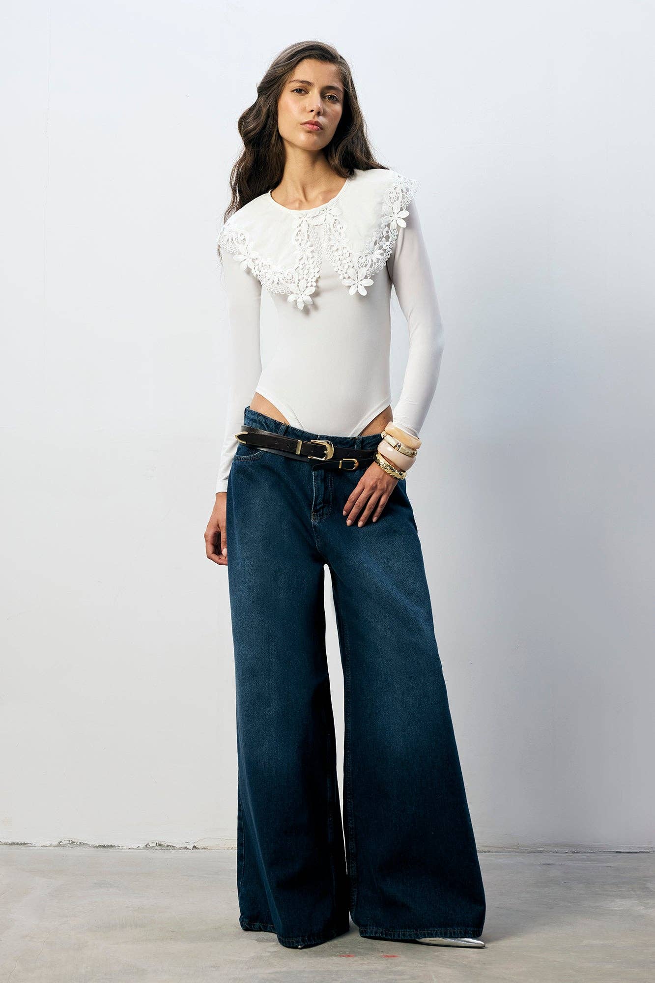 Touché Privé - White Broderie Collar Long Sleeve Bodysuit: Ecru / S