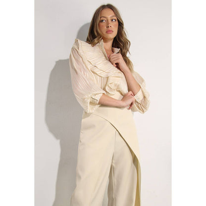 Mulla - Ruffle Blouse - Regular Fit: VANILLA / L
