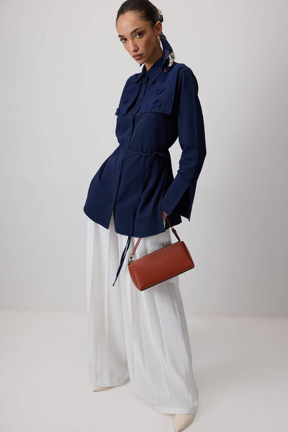 Touché Privé -  Linen Button-Down Shirt with Floral Lace Detail: Lacivert / M