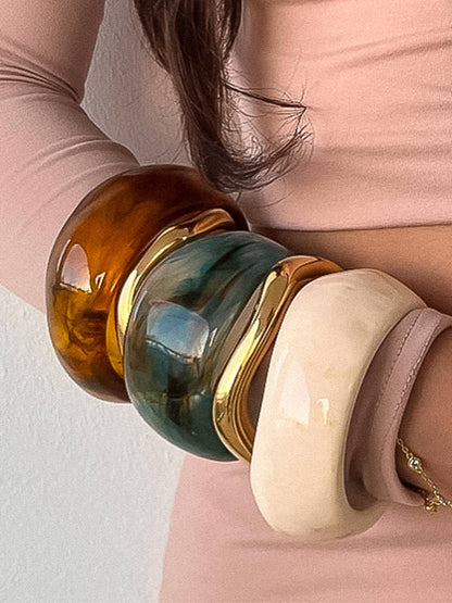 Flânerie by MAIQ - Caelia Modern Bold Statement Resin Bangle: Brown